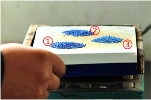 步驟三:放在高溫爐上加熱兩分鐘 步驟三:放在高溫爐上加熱兩分鐘